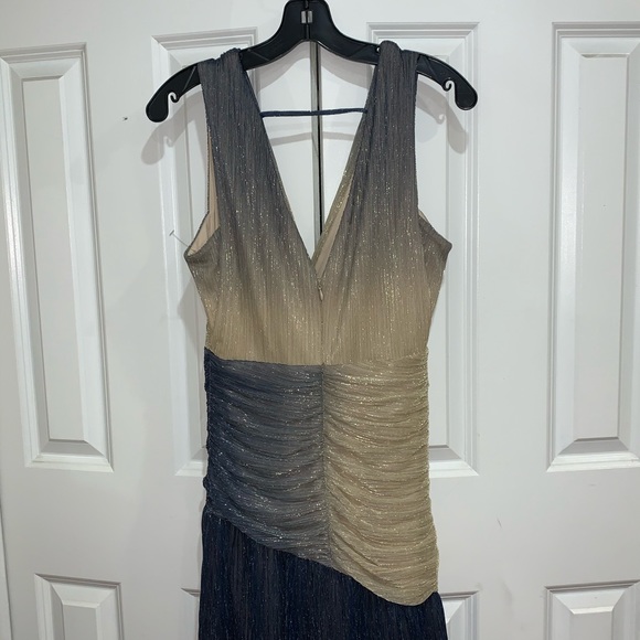 NEW ELEGANT DRESS - Picture 2 of 5